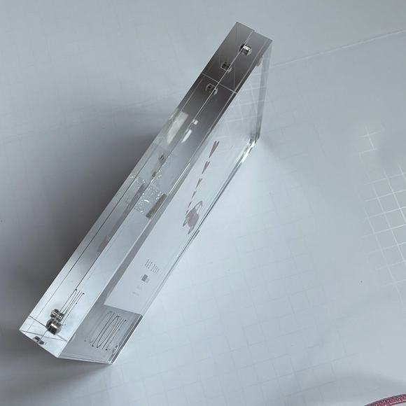 New Rae Dunn "LOVE" clear Acrylic Picture Frame 4”x 6”in photo stand - Picture 2 of 4